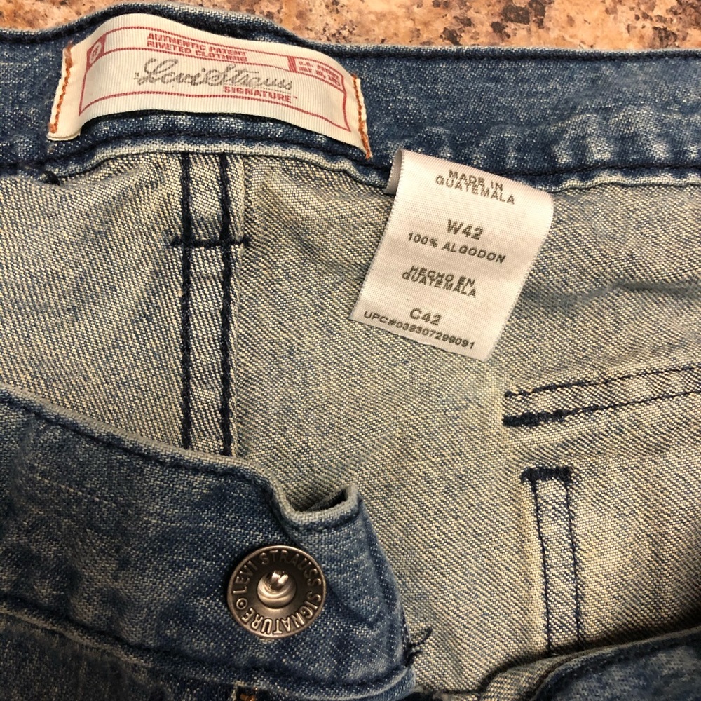 Levi’s cargo shorts Sz 42